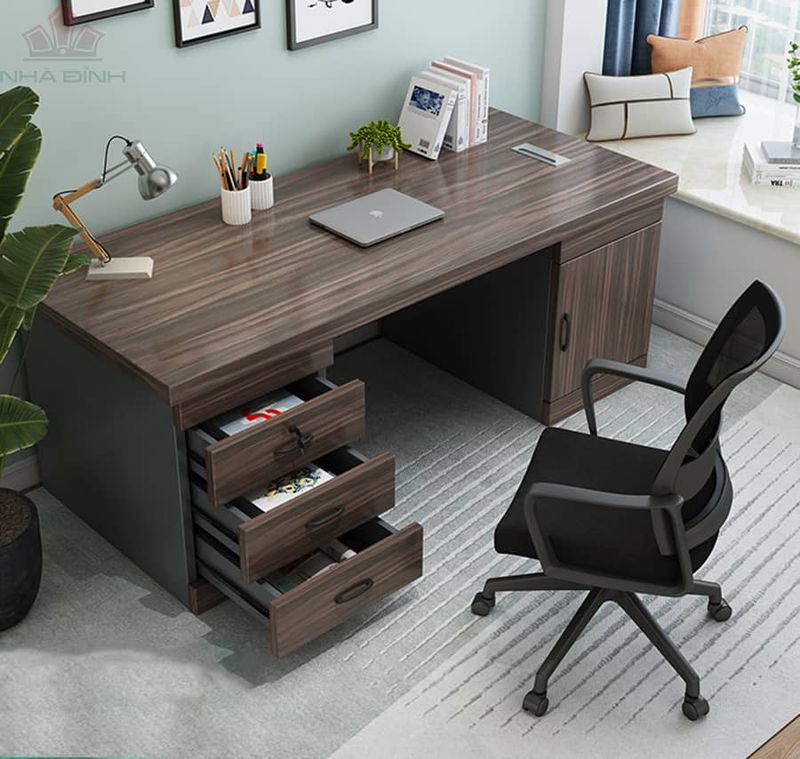 Bàn làm việc tại nhà góc làm việc nhỏ nhưng đầy cảm hứng