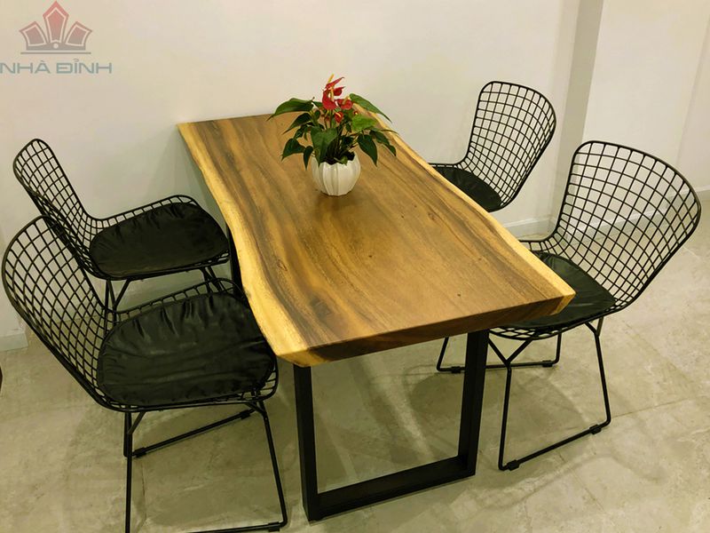 Bộ bàn ăn gỗ me tây 4 ghế sắt