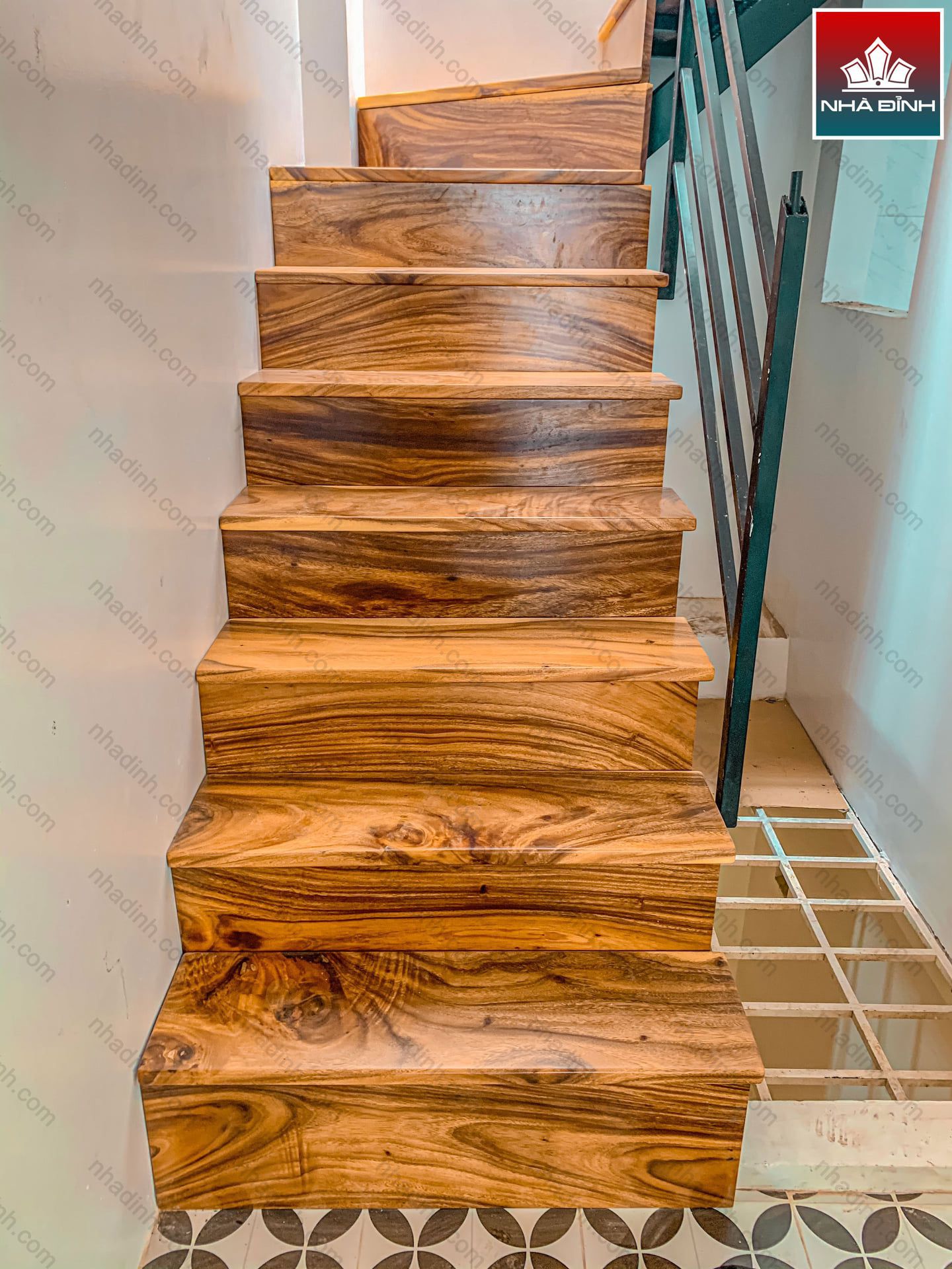 Cầu Thang gỗ Me Tây