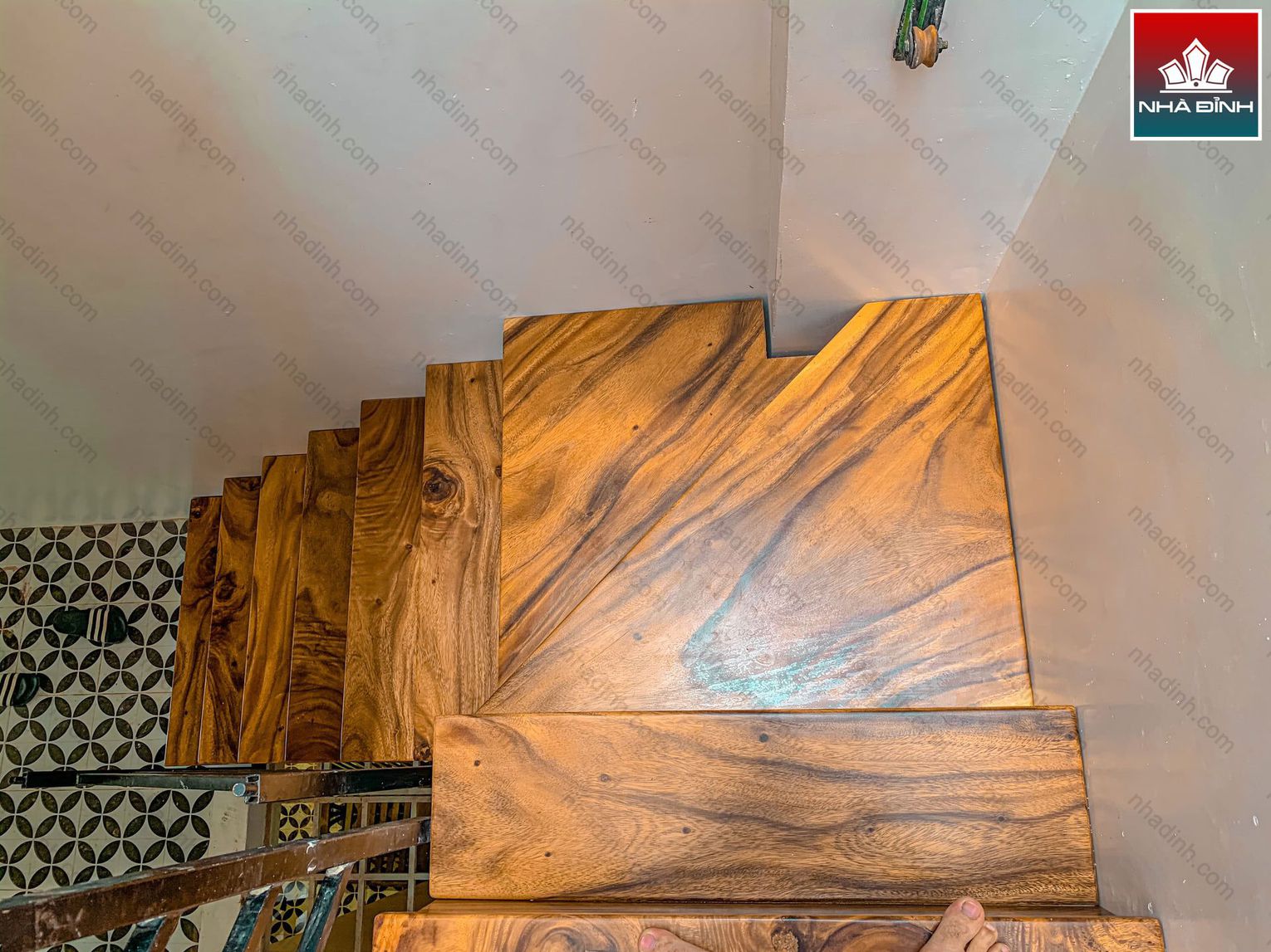 Cầu Thang gỗ Me Tây