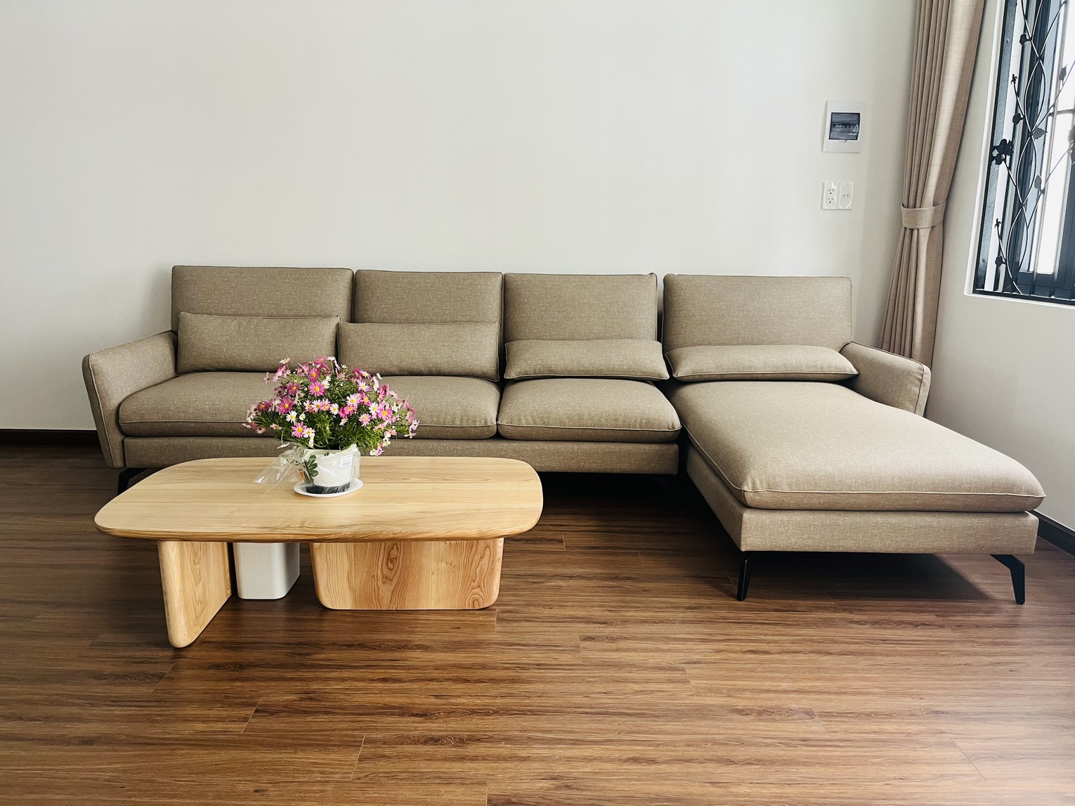 Bàn ghế phòng khách gỗ Tần Bì