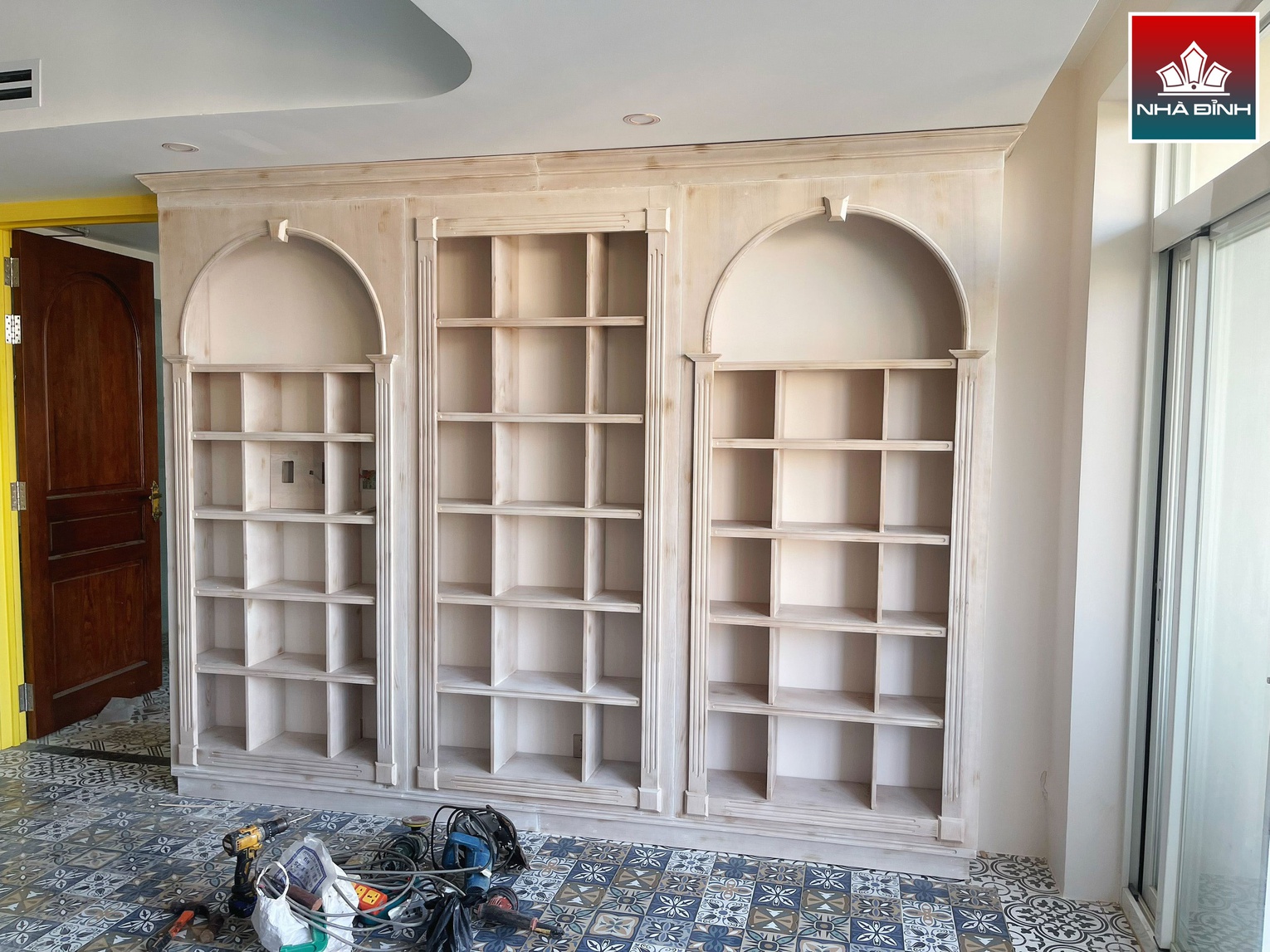 Kệ sách gỗ Tần Bì