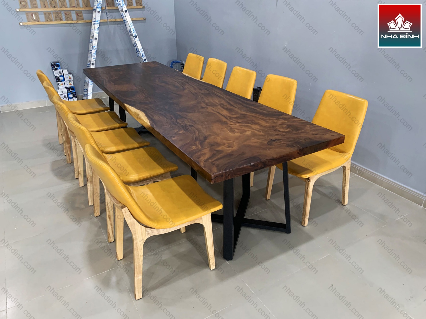 Bàn gỗ Me Tây nguyên khối