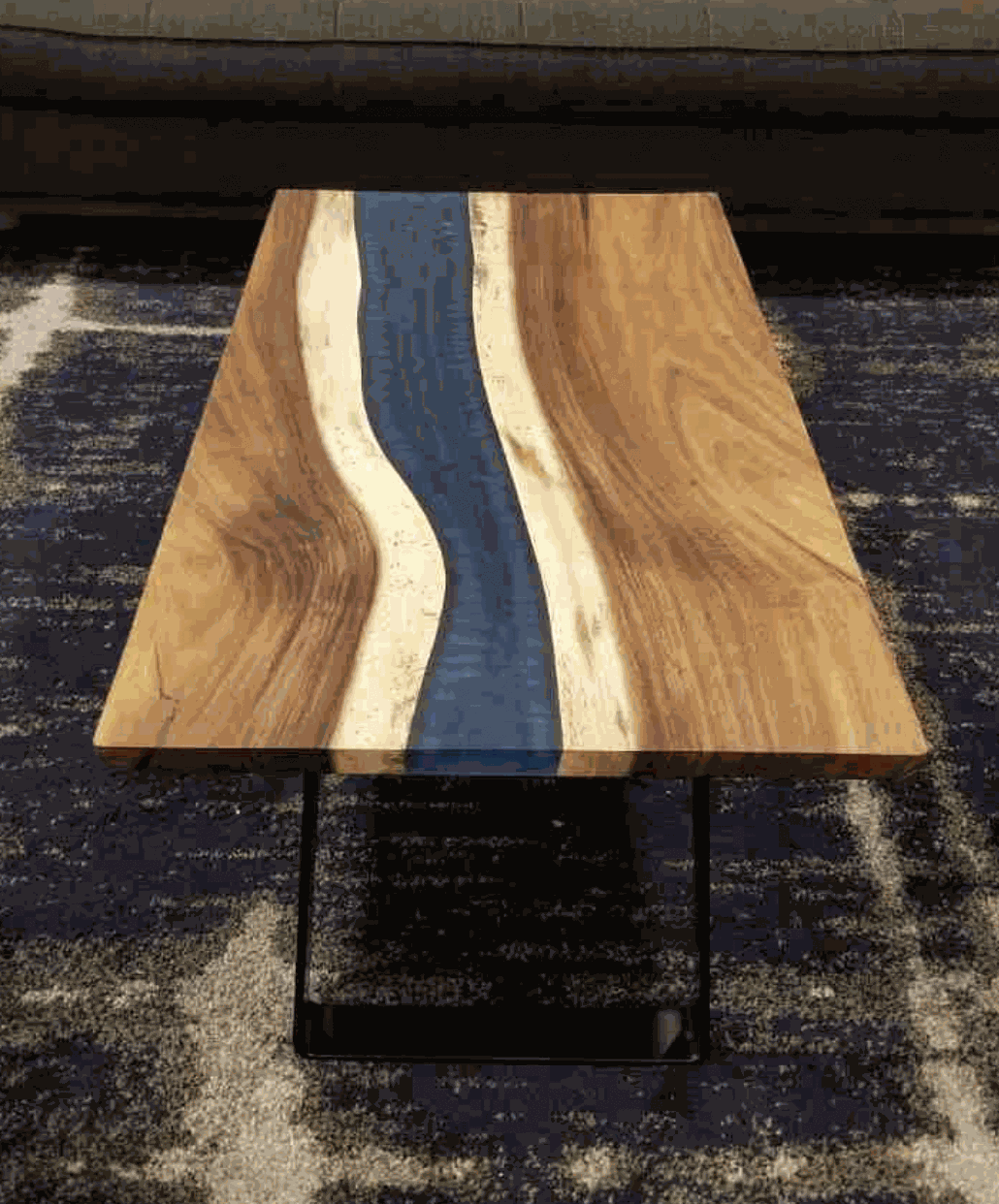 Đa số các mẫu mặt bàn Epoxy ứng dụng làm bàn ăn đều có dạng hình chữ nhật