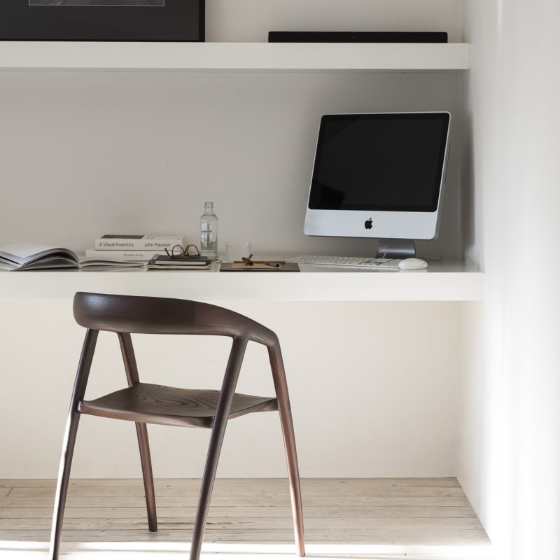 Ghế gỗ Sồi (Oak) với màu sắc trang nhã cùng đường vân thẳng đẹp