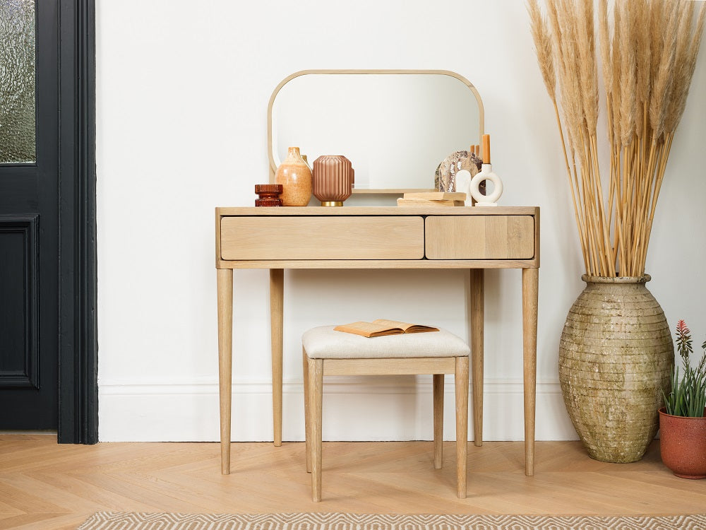 Bàn trang điểm gỗ Sồi (Oak) cao cấp với tính thẩm mỹ cực cao, mang lại sự sang trọng, hiện đại