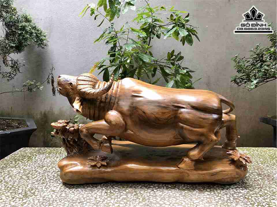 Tượng Trâu Gỗ Bách Xanh 1