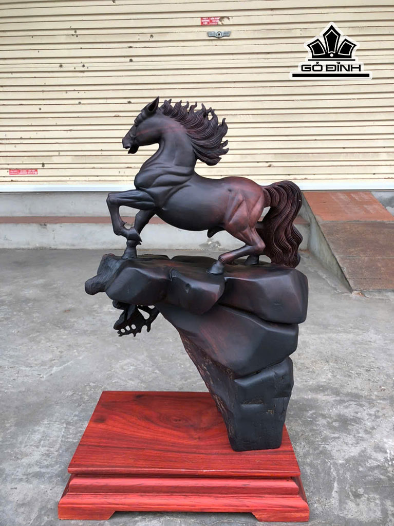 tuong-ngua-phong-thuy-nhat-ma-thong-dong-go-trac-cao-46-ngang-30-sau-19-cm-452693
