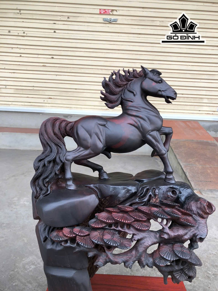 tuong-ngua-phong-thuy-nhat-ma-thong-dong-go-trac-cao-46-ngang-30-sau-19-cm-452694