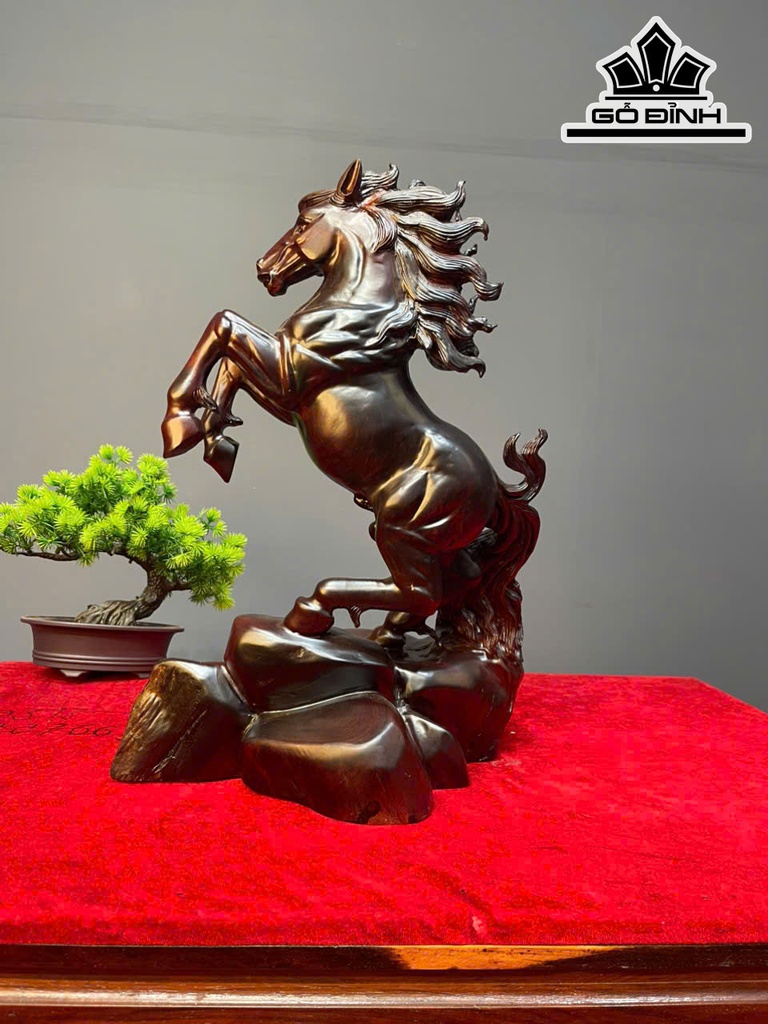 tuong-ngua-phong-thuy-nhat-ma-phi-thien-go-trac-cao-40-ngang-30-sau-22-cm-464320