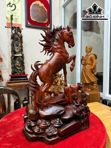 Tượng Ngựa Phong Thủy (Nhất Mã Phi Thiên) Gỗ Trắc Cao 43 Ngang 26 Sâu 16 (cm)