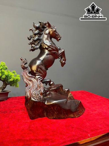 Tượng Ngựa Phong Thủy (Nhất Mã Phi Thiên) Gỗ Trắc Cao 40 Ngang 30 Sâu 22 (cm)